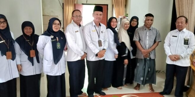Penyerahan Dana Sosial kepada Hakim dan Pegawai Pemerintah Mahkamah Syar’iyah Aceh