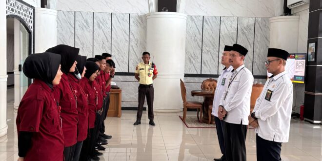 Pengarahan dan Briefing HT Pendamping ZI kepada Petugas Cleaning Service Guna Memastikan Pelayanan Terbaik