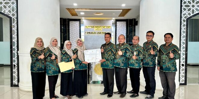 Penyerahan Piagam Penghargaan Peringkat I Nasional Kualitas Data Laporan Keuangan TA 2026 kepada Mahkamah Syar’iyah Aceh